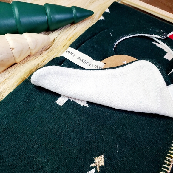 Handmade In India Christmas Green & White Knit Baby Toddler Blanket & Bib Set - Picture 4 of 11